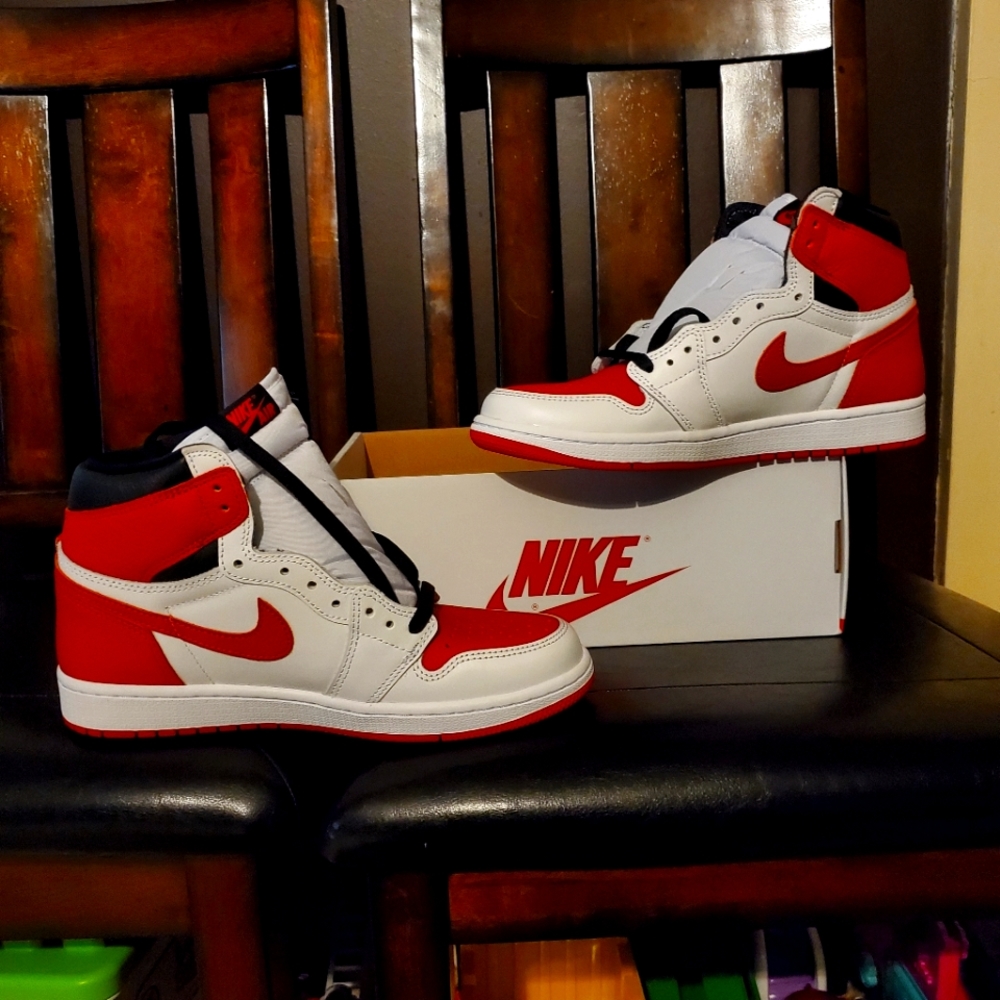 Retro High OG Air Jordan 1, sz 9, Red and White